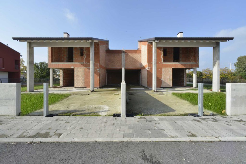 Sistema costruttivo con struttura portante in calcestruzzo mista e tamponamenti in laterizio.