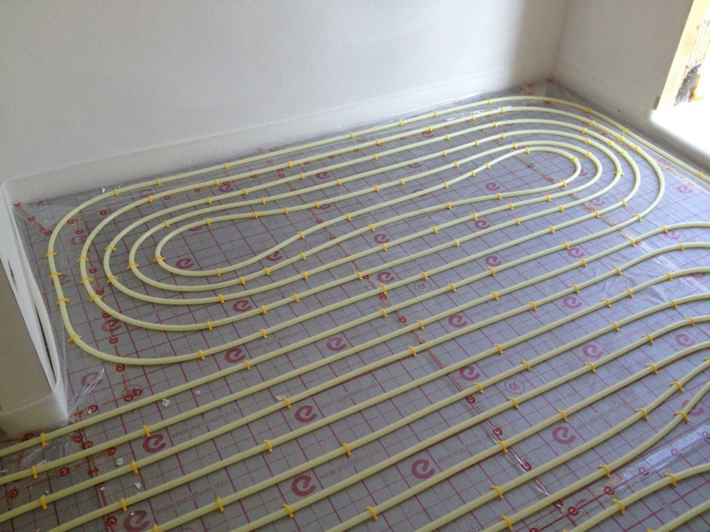 Gli alloggi sono dotati d’impianto di riscaldamento radiante a pavimento e in alcuni casi con funzione di raffrescamento estivo.