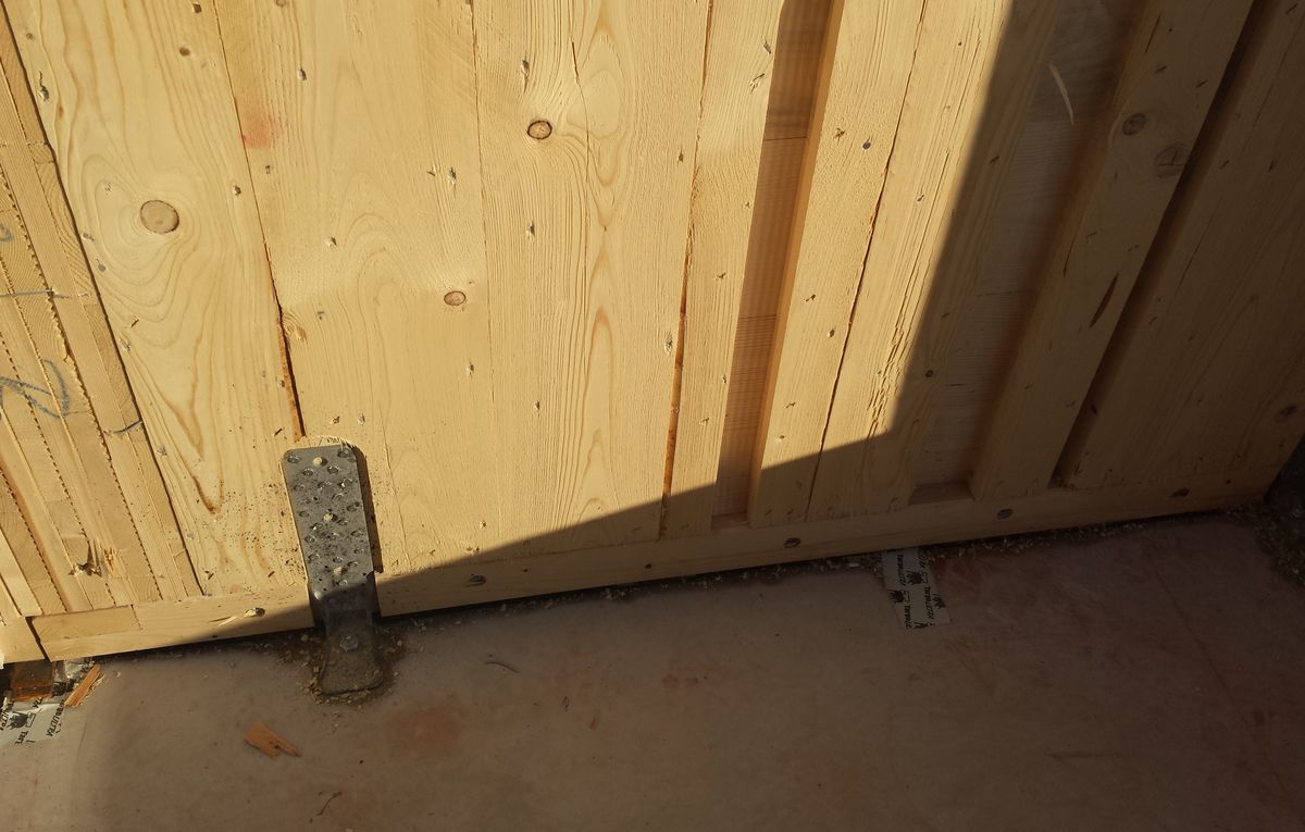 Aggancio delle pareti alla platea.