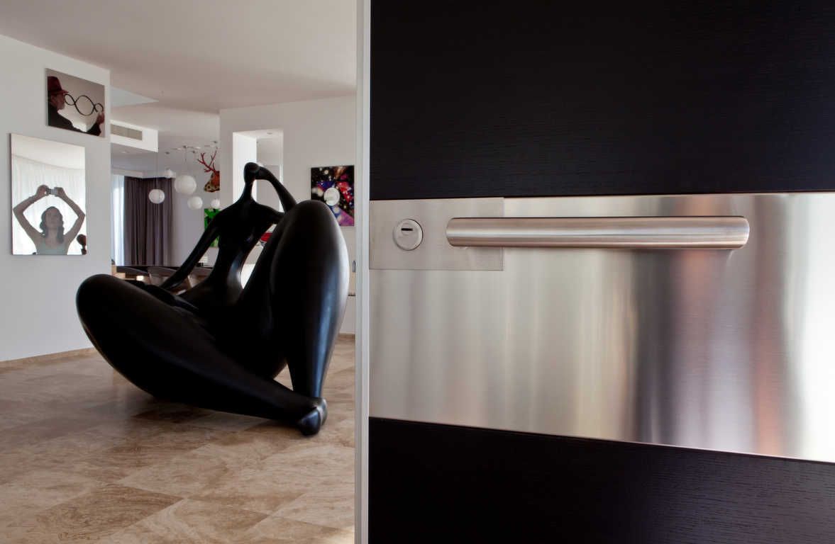 Particolare della porta Oikos Synua.