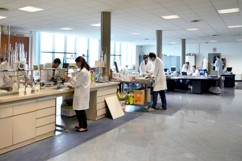 Il laboratorio ricerca e sviluppo di Litokol (foto Litokol)