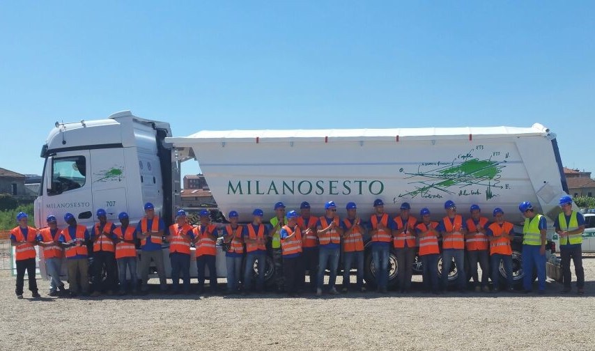 Al termine dell’evento il ragioniere Gianpaolo Scalvini, managing traffic operation director della Germani spa, ha consegnato formalmente le chiavi del Green Truck Germani realizzato per Milanosesto all’architetto Roberta Pasinetti, direttore dei lavori di bonifica di Milanosesto.