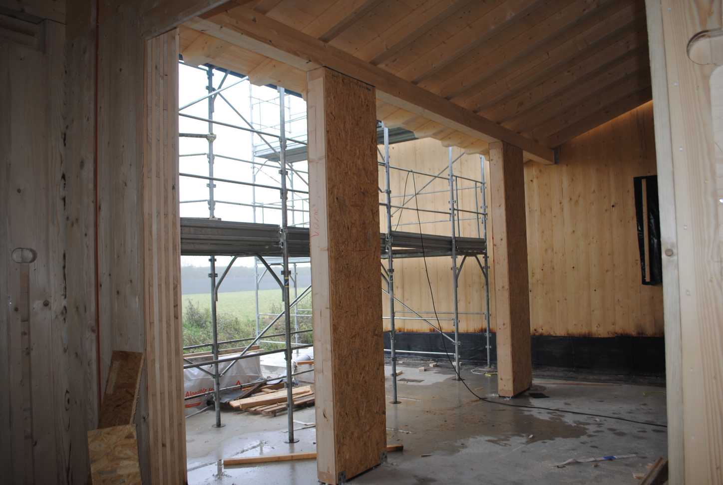 Portico in fase di montaggio.