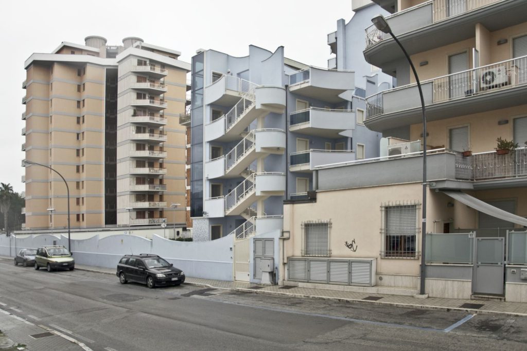 ©Silvia Vespasiani | Esempio di urbanizzazione balneare nelle Marche.