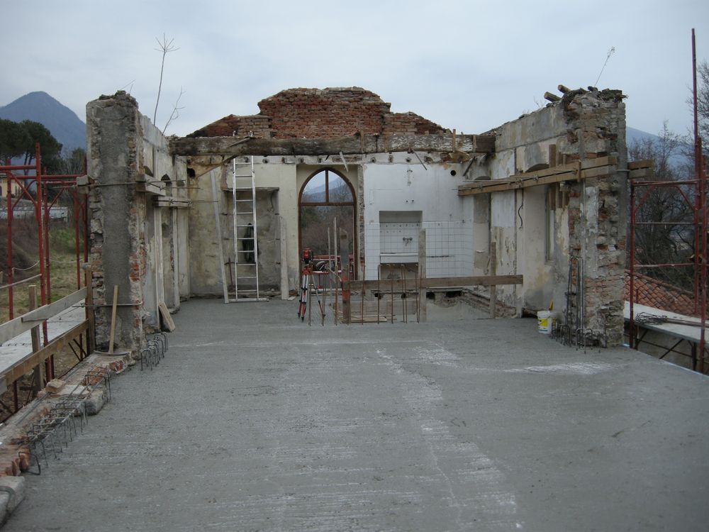 Villa Amalia | Realizzazione della soletta del piano primo.