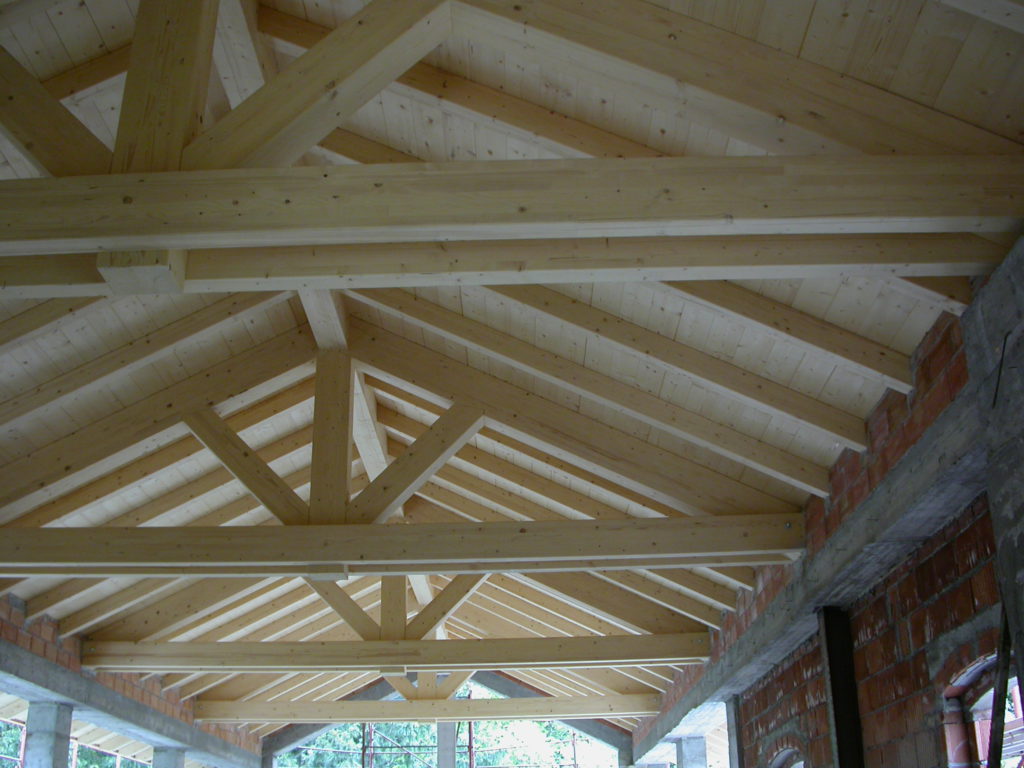 Villa Amalia | Realizzazione della copertura del rustico.