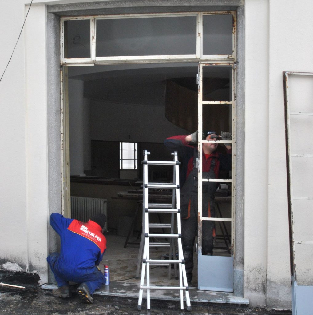 Giro mano dell’uscita di sicurezza.