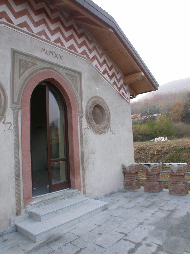 Villa Amalia | Particolare del rifacimento della pavimentazione con nuova impermeabilizzazione e restauro della merlatura con recupero dei cappelli esistenti in buone condizioni e rifacimento di quelli ammalorati.