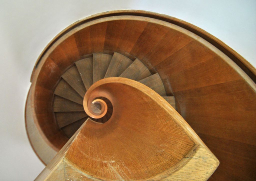 Il restauro della scala elicoidale.