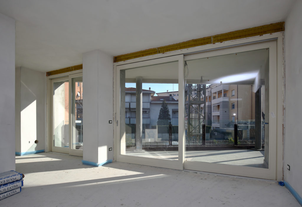 Posa dei serramenti.