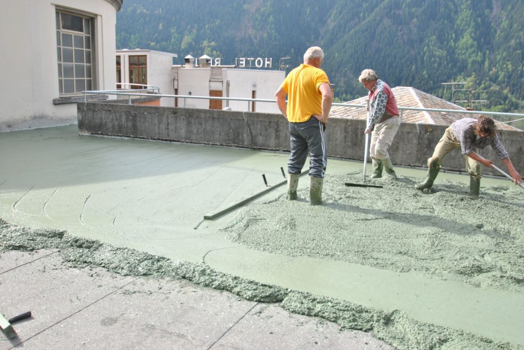 Getto della nuova pavimentazione.