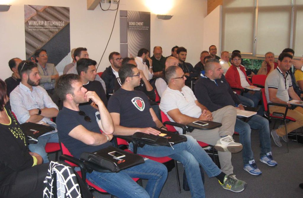 La prima parte viene dedicata alla presentazione delle principali problematiche tecniche da affrontare durante gli interventi di impermeabilizzazione, con particolare attenzione alla destinazione d’uso e alla geometria della superficie. 