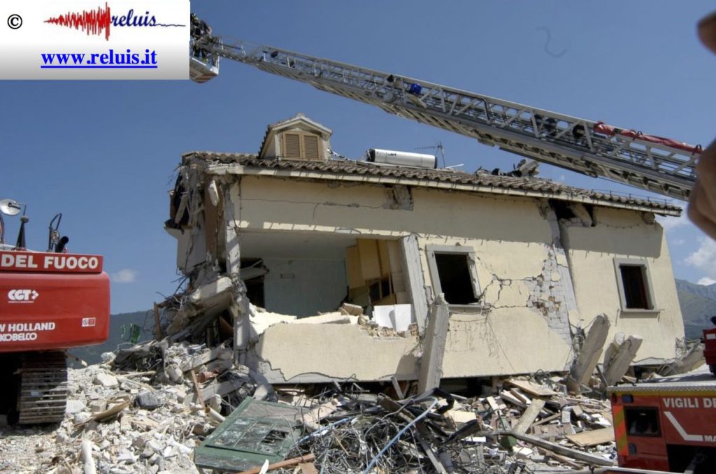 Edificio in c.a. ad Amatrice. Collasso con sviluppo di piano soffice - Hotel Roma, (foto ReLUIS)