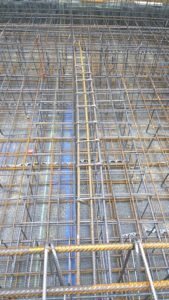 1. Tipico esempio di problematiche di cantiere dovute alla non perfetta connessione tra normativa nel settore strutturale ed effettiva applicabilità in cantiere.