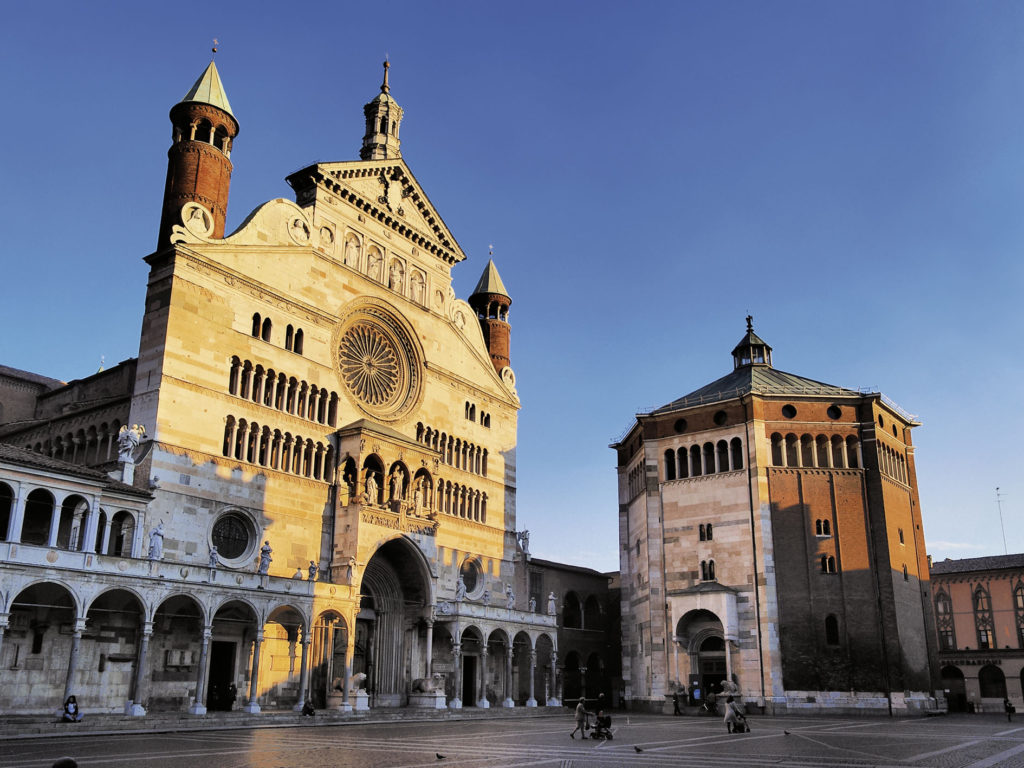 La cattedrale di santa Maria Assunta è il principale luogo di culto cattolico della città di Cremona, sede vescovile dalla diocesi omonima. La cattedrale è un vasto tempio romanico riadattato nel tempo con elementi gotici, rinascimentali e barocchi.