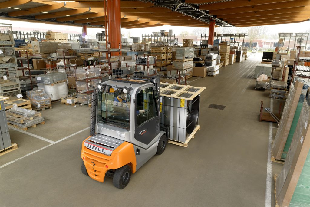 I nuovi RX70 grazie alla loro versatilità si prestano a svariati utilizzi, ma esprimono il massimo del loro potenziale negli impieghi esterni, dove le distanze di movimentazione sono lunghe e sono necessarie elevate performance.