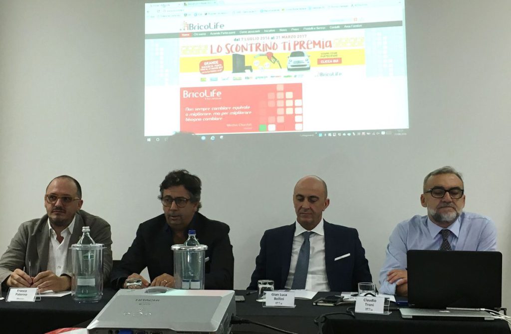 Da sinistra Franco Paterno e Roberto Fadda di Bricolife - Gianluca Bellini e Claudio Troni del Gruppo Made.