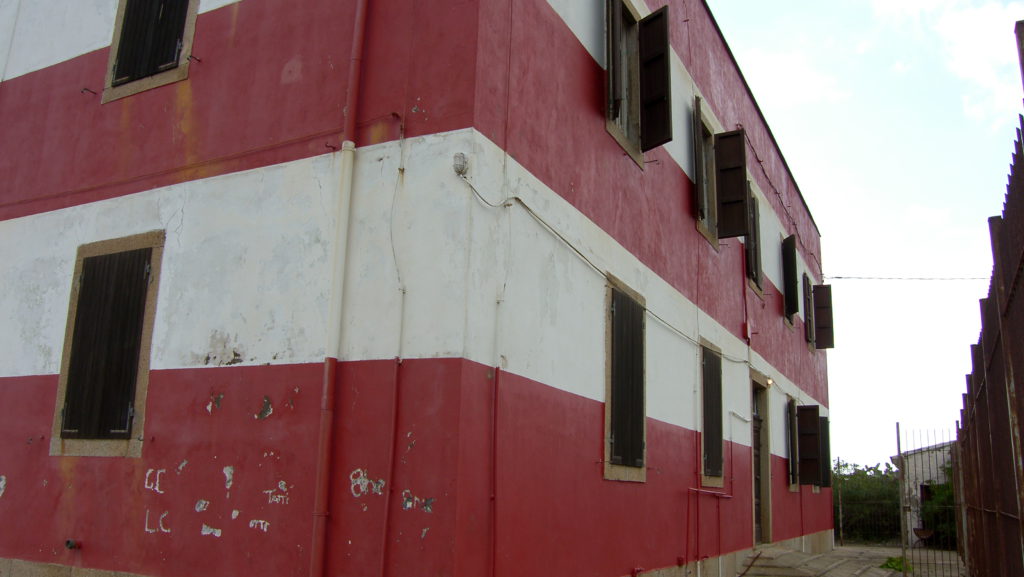 Faro del Capel Rosso | Dettaglio delle facciate esterne.