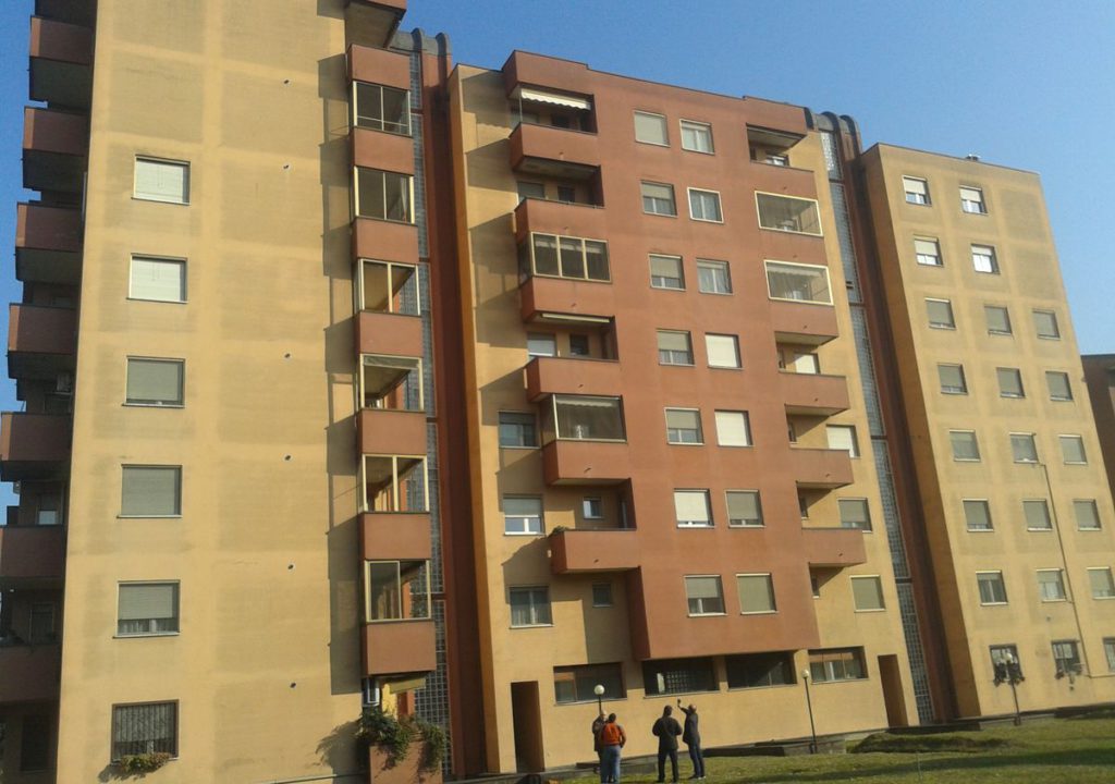 Edificio di Rozzano prima dell'intervento di riqualificazione energetica. 
