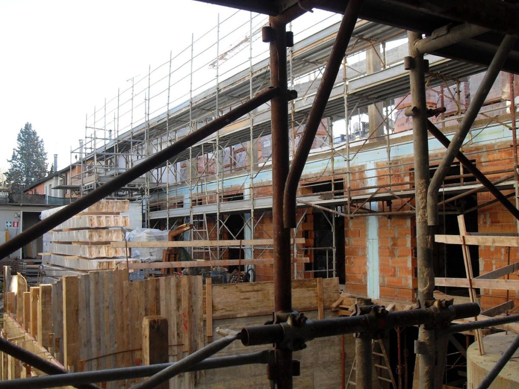 Tamponamenti della gabbia di c.a. e isolamento dei pilastri.