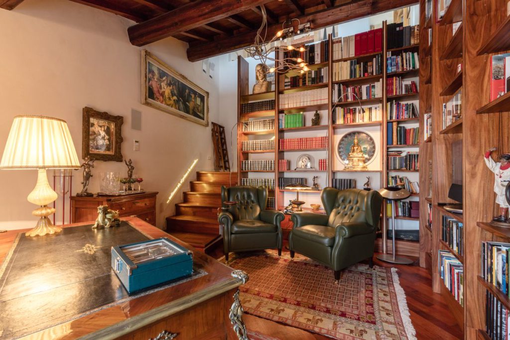 Verona: quest’attico da 274 mq si trova in un edificio risalente a circa il 1600. La terrazza offre una vista sul centro storico di Verona.