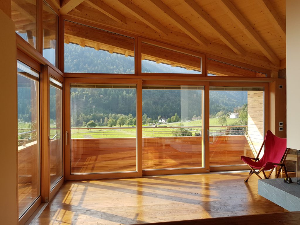 Alzante scorrevole ad angolo Alpilegno (foto Alpilegno)