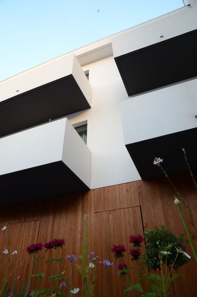 Facciata rivestita in legno.