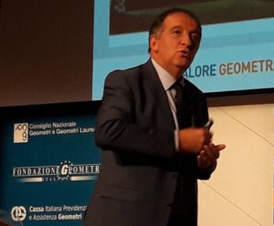 Antonio Benvenuti | Vicepresidente Consiglio Nazionale Geometri. «Le banche e gli intermediari finanziari sono chiamati a definire politiche e processi di valutazione coerenti con la gestione del rischio, nel rispetto di criteri minimi di natura oggettiva e soggettiva che il documento individua, rispettivamente, nell’utilizzo di standard affidabili e nella professionalità e indipendenza dei periti». 