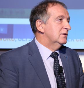 Antonio Benvenuti | Vicepresidente Consiglio Nazionale Geometri «Valutatori immobiliari qualificati? Vanno in questa direzione il rilascio da parte del Consiglio Nazionale Geometri della qualifica Rev del Tegova e l’impegno della Rete delle Professioni Tecniche per legittimare l’individuazione dei periti attraverso certificazioni rilasciate da un ente accreditato Iso 17024. La “Prassi di Riferimento Uni/Pdr 19:2016” apre la strada al riconoscimento di una visione dell’attività peritale che include ogni attività necessaria a garantire l’intermediario nell’ipotesi di default del debitore: audit documentale, analisi catastale, conformità edilizia e urbanistica».