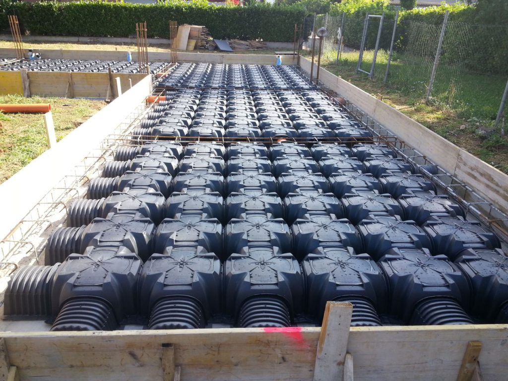 Posa del cassero isolante per il vespaio aerato (igloo).