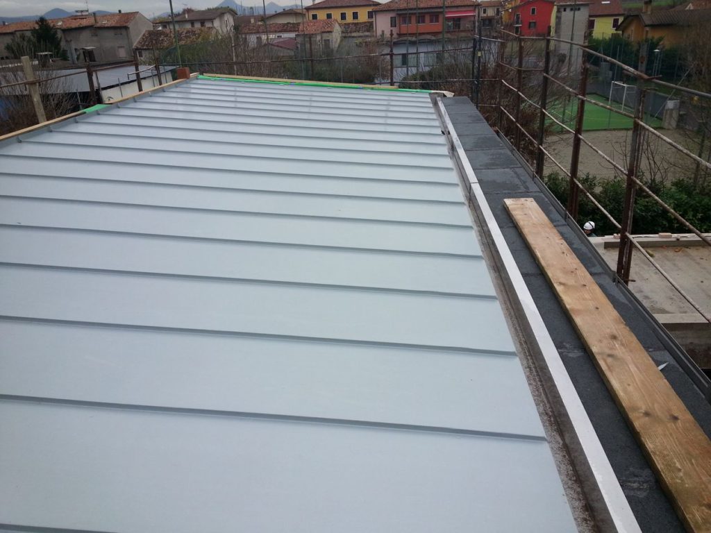 Rivestimento di copertura in zinco-titanio Rheinzink.