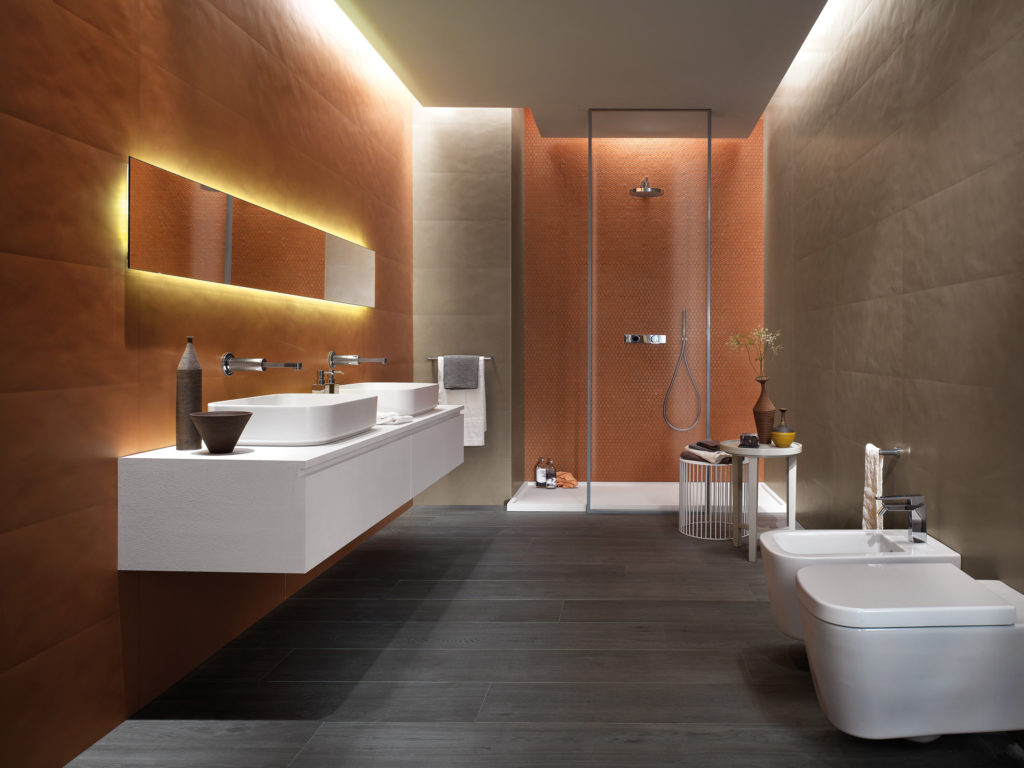 Ambiente bagno dal mood sofisticato firmato con la nuova collezione Color Now di Fap Ceramiche (foto Fap Ceramiche)