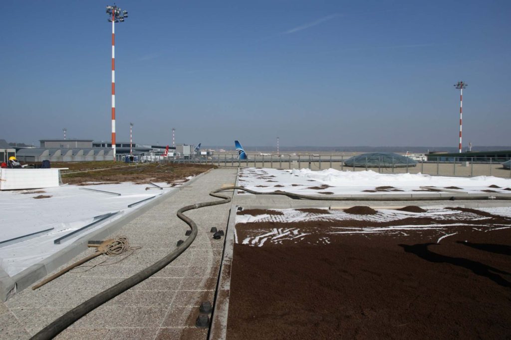 Posa di LecaGreen (foto Laterlite)