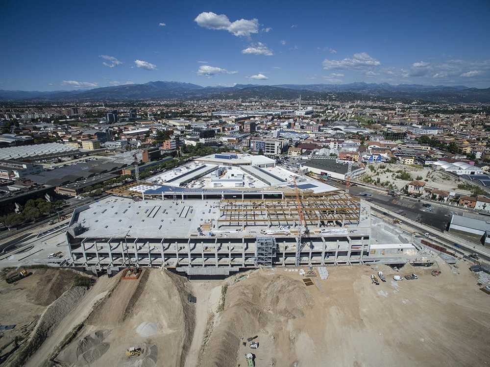 unita-climaveneta-per-il-comfort-del-nuovo-centro-commerciale-adigeo-a-verona-2
