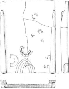 3. Tegola ad incasso con bolli di Sex. Avidius Maxsimus, dalle fornaci romane di Vingone (Scandicci, FI). Disegno di F. Mosca.