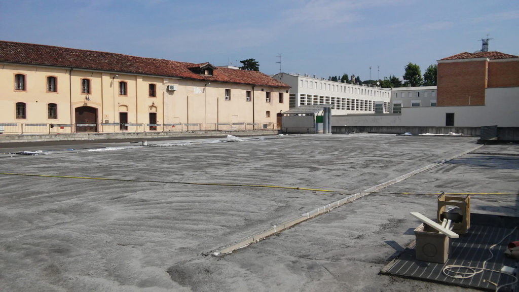 Rifacimento della pavimentazione della originale Piazza d'Armi dell'ex Caserma San Marco, a Conegliano Veneto (foto Laterlite)