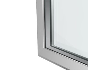 Particolare di Ester di Es Finestra, nella finitura Metallo Alluminio, cornice di 44 millimetri di larghezza, solo lato interno (foto Es Finestra)