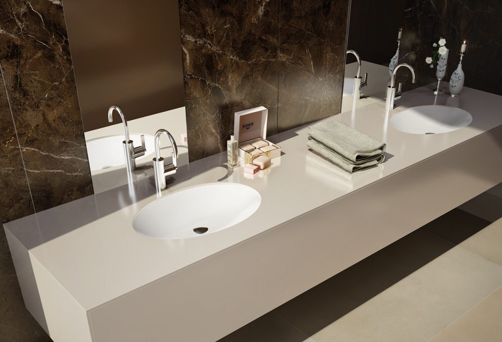 Top bagno, collezione Maximus, nella finitura Flurry gloss.  (foto Stone Italiana)