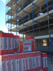 Applicazione pannelli isolanti Rockwool (foto Rockwool)