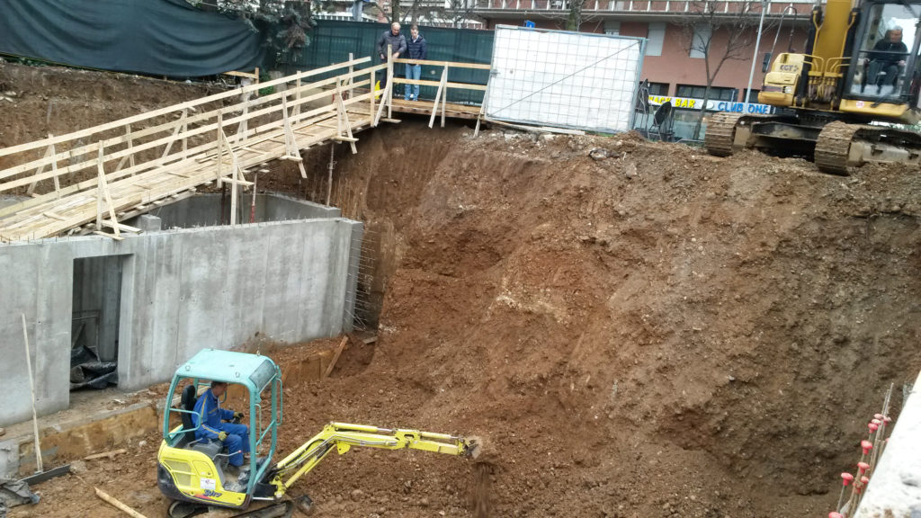 Particolare dello scavo per la creazione delle fondazioni del piano interrato.