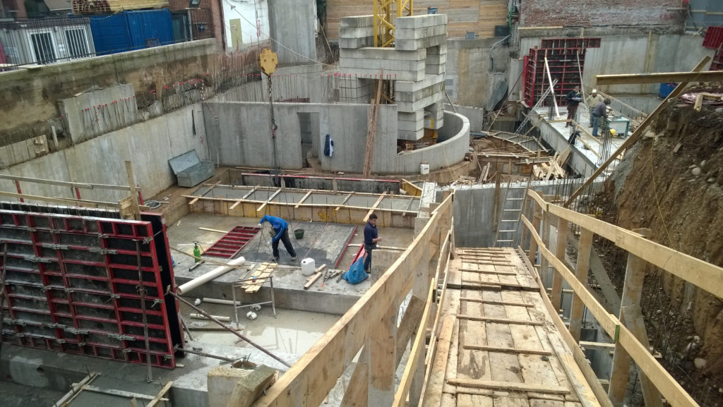 Vista dell’organizzazione del cantiere e posizionamento gru nell’area di cantiere.