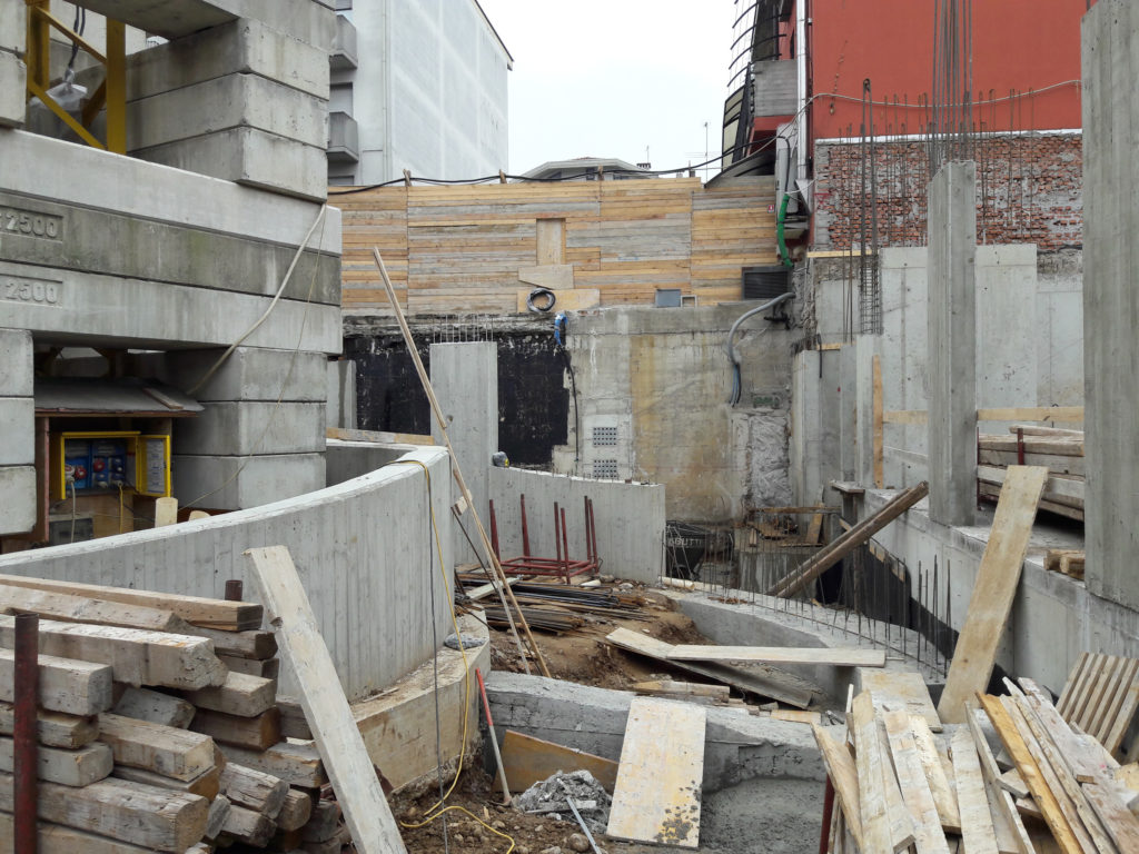 Getto della rampa d’accesso alle autorimesse.