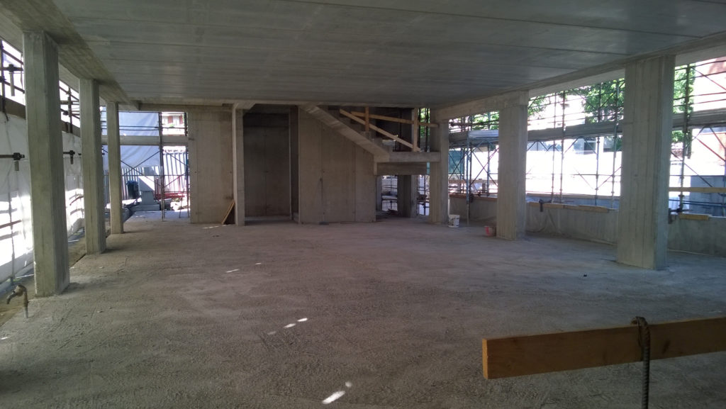 Negozio al piano terra.