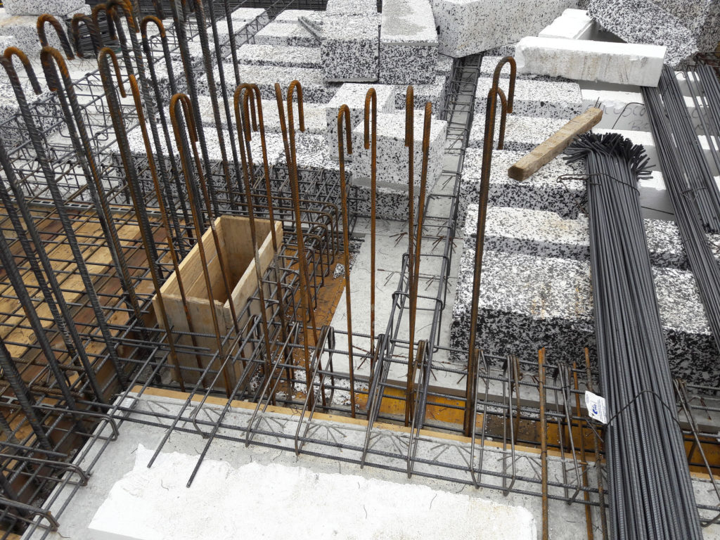 Particolare della forometria per il passaggio degli impianti.