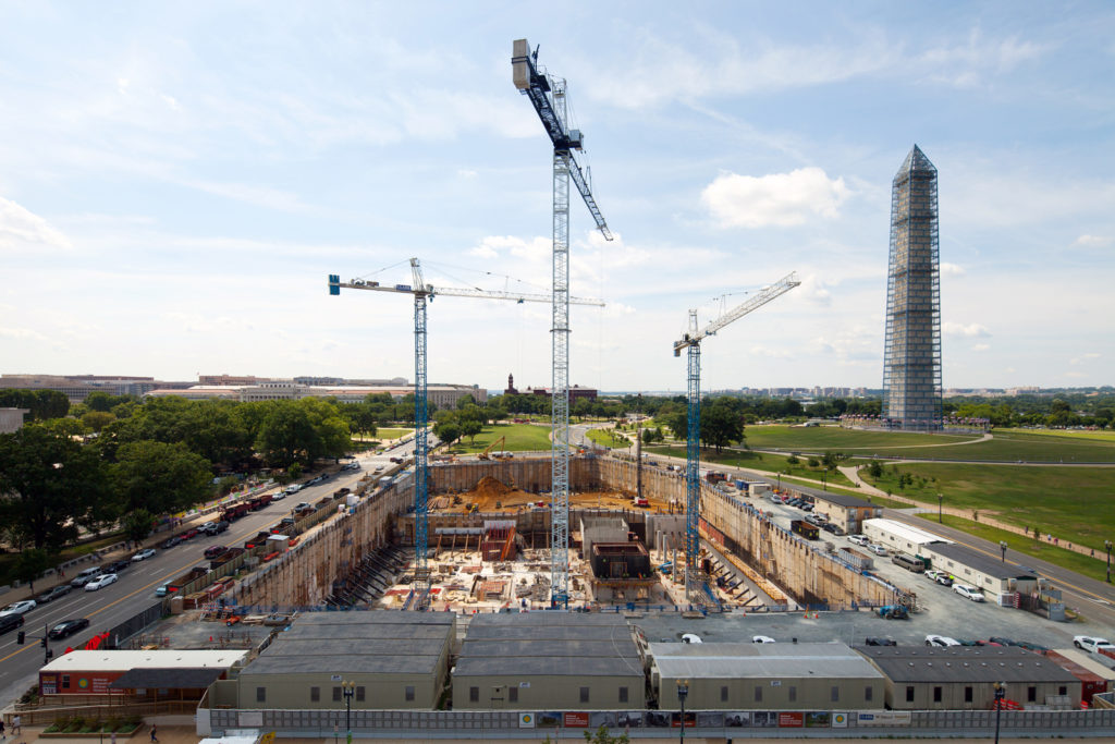 Il 60% del museo è costruito sotto la quota del viale monumentale ed è stato necessario uno scavo fino a 20 m con la movimentazione di oltre 290mila mc di terreno.
