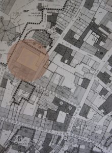 Ubicazione del complesso su stralcio di prg, con intorno il parco archeologico di San Vitale, il Museo nazionale e la chiesa bizantina di S. Maria Maggiore.