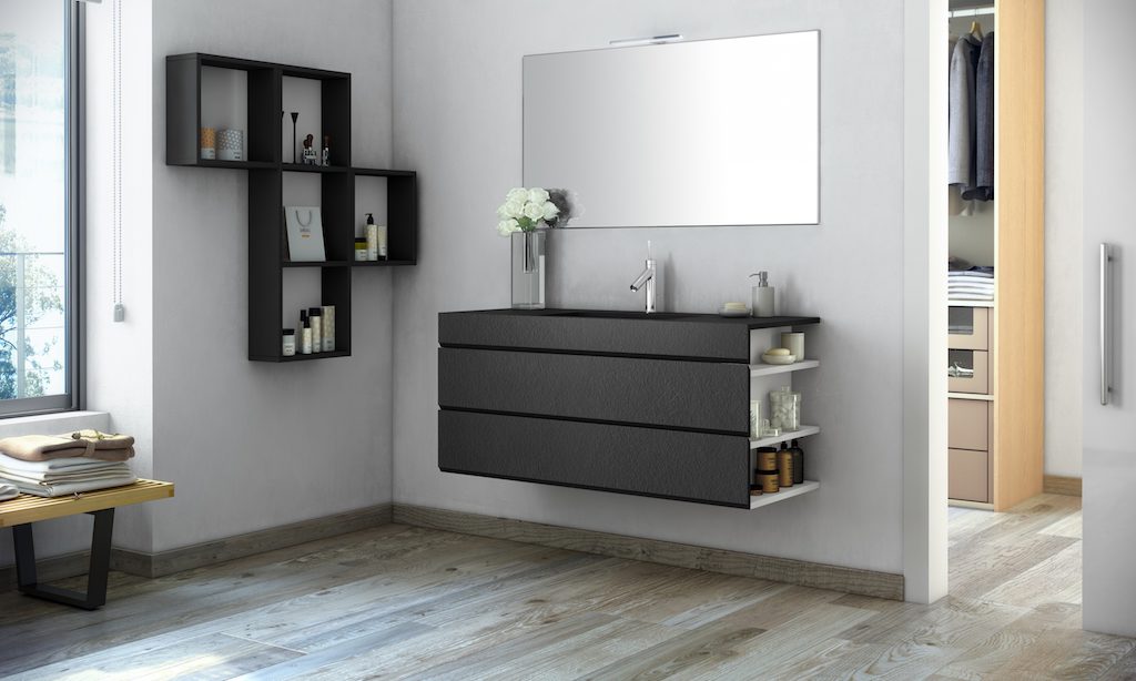 Specchio di base con Consolle sottopiano da 120 mm, mobile sospeso con 3 cassetti. Finitura in ardesia nero. (foto Fiora)