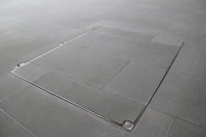 Chiusini a riempimento Aco Acess Cover Uniface Assist SS in acciaio inox (foto Aco)