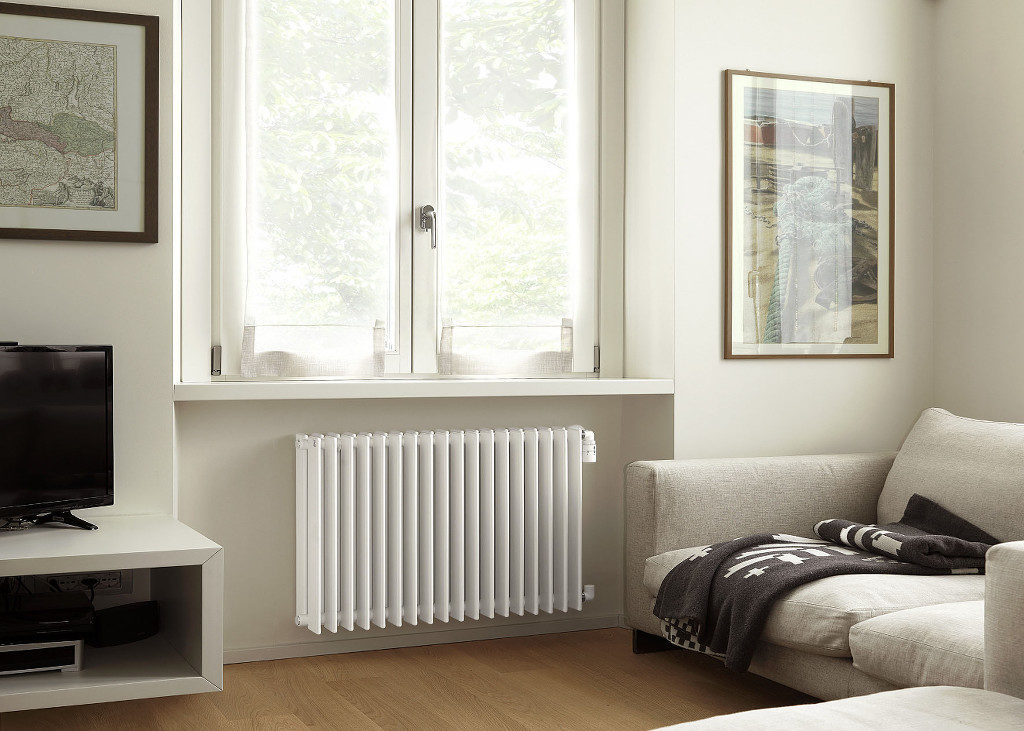 Radiatore Space di Deltacalor, nella finitura bianco Ral 9010 (foto Deltacalor)