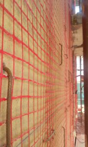 La messa in opera della rete Struktura di Biemme srl (foto BigMat)